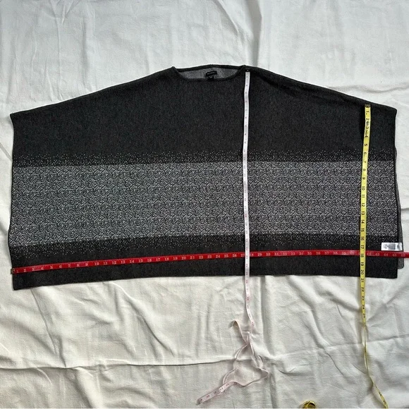 Ann Taylor Gray Knit Poncho - Picture 10 of 12
